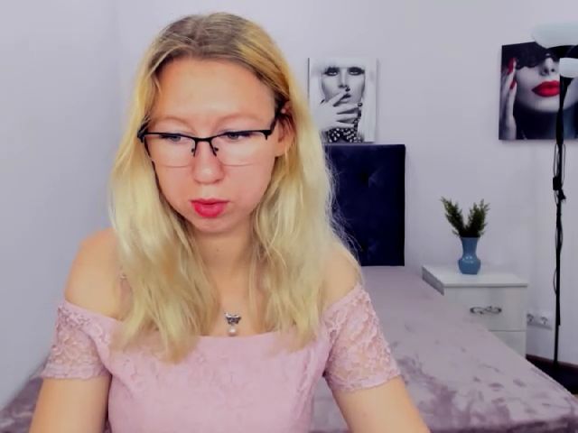 Live sex webcam photo for LizaSwan #254026915