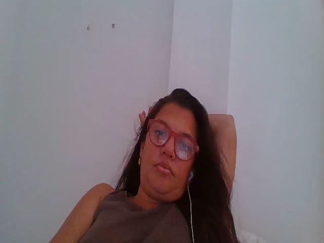 Live sex webcam photo for SweetLola01 #252901349