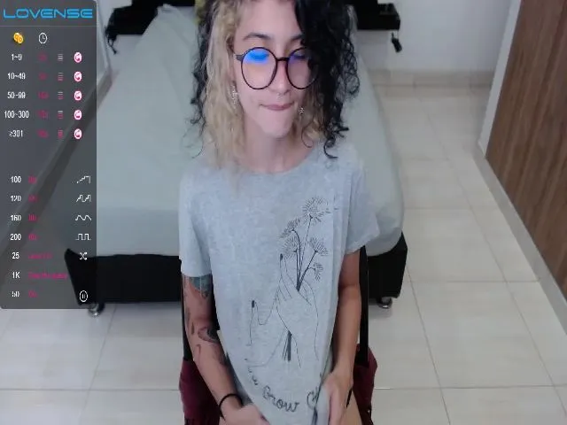 Live sex webcam photo for Myzore #265313151