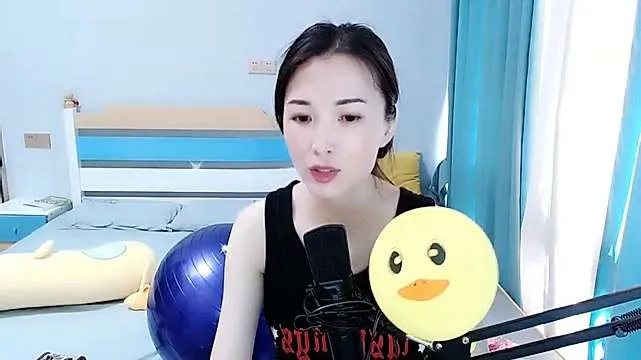 Live sex webcam photo for June1_June1 #252049916