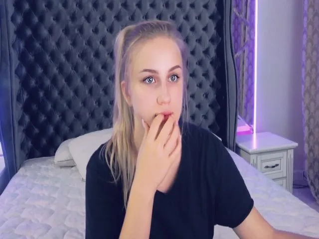 Live sex webcam photo for SantaGirll #254109683