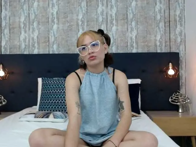 Live sex webcam photo for GaiaDeniska #241261974