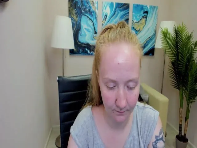 Live sex webcam photo for StunningKelly #256988368