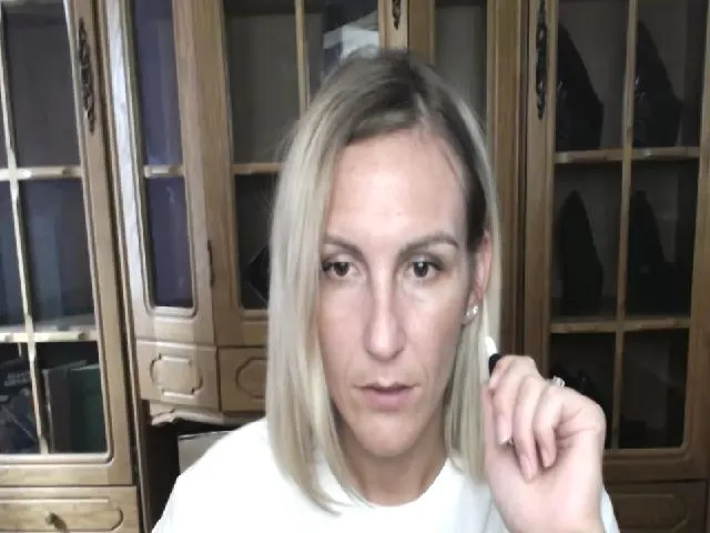 Live sex webcam photo for MiliEsiens #254749196