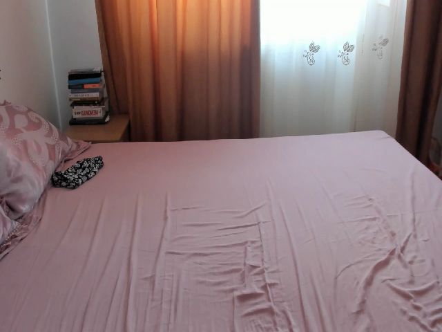 Live sex webcam photo for Nicolle2 #256934190