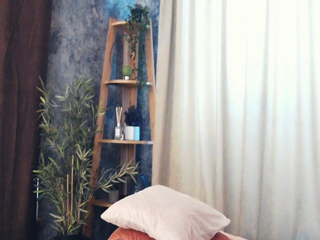 Live sex webcam photo for SoniaWalker #259339044