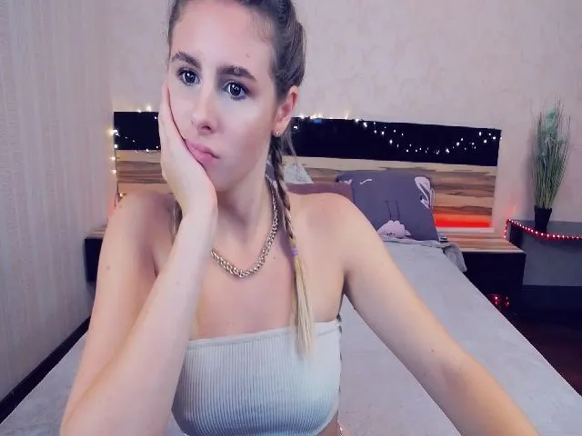Live sex webcam photo for MissGadriela #259159446