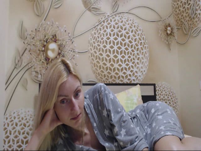 Live sex webcam photo for MeltingJulia #265093463
