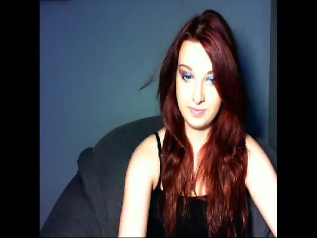 Live sex webcam photo for VirginLuna18 #254141760