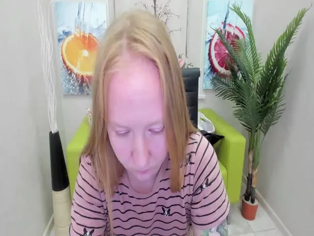 Live sex webcam photo for StunningKelly #255858028