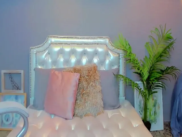 Live sex webcam photo for Emyconner #252384990