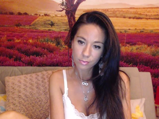 Live sex webcam photo for RoselynMoon #252885702