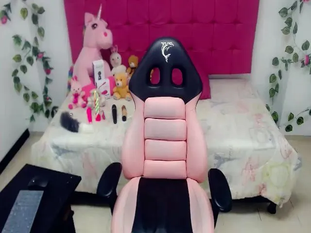 Live sex webcam photo for Pink_queenn #259836819