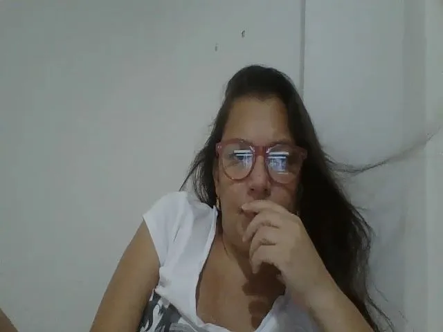 Live sex webcam photo for SweetLola01 #256131036