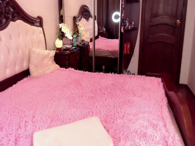 Live sex webcam photo for LizzyMayers #252917485