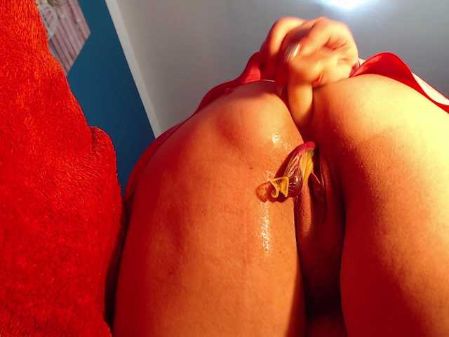 Live sex webcam photo for MilfySophie #240983726