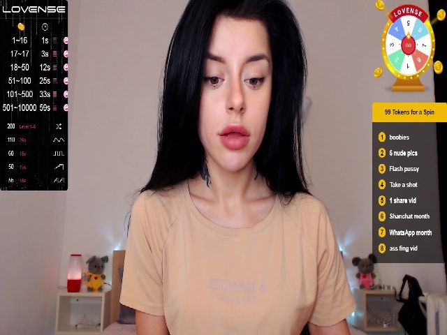 Live sex webcam photo for YourPeachy #257995058