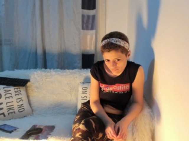 Live sex webcam photo for EllaRose29 #241033903