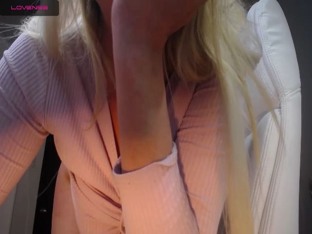 Live sex webcam photo for MarieBass #252882273