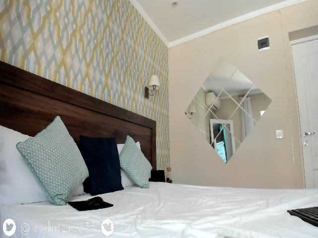 Live sex webcam photo for Evelinarosse #264859207