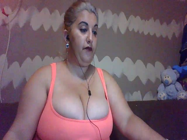Live sex webcam photo for BigBreastsMia #254610130