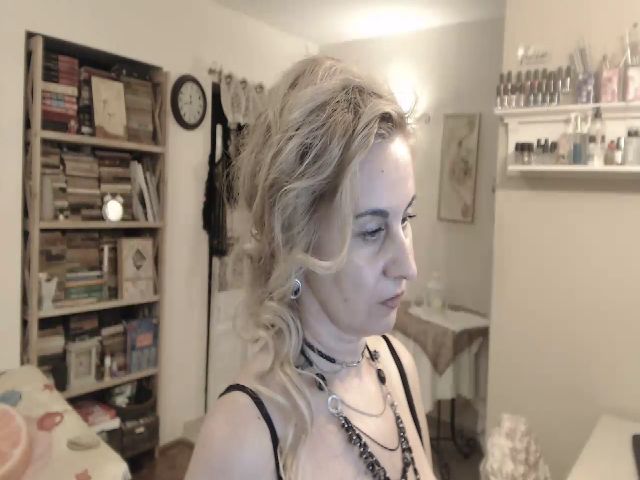 Live sex webcam photo for CHARISS #258308874