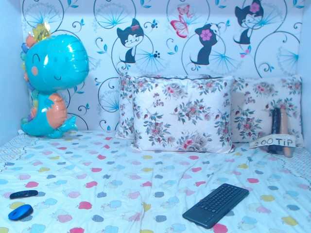 Live sex webcam photo for SpicyBrunnete #242213972