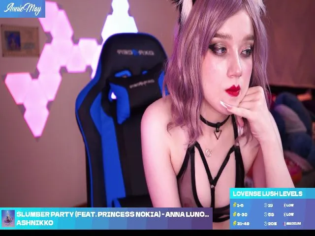 Live sex webcam photo for Annie_may_ #253187947