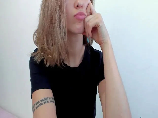 Live sex webcam photo for JuliaDreamsi #263610845