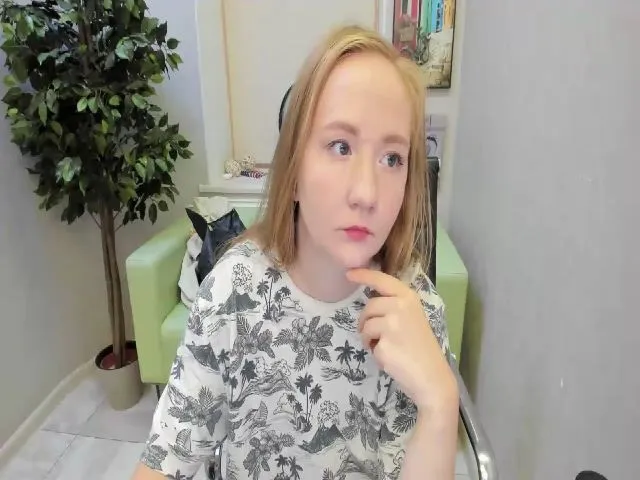 Live sex webcam photo for StunningKelly #265471298