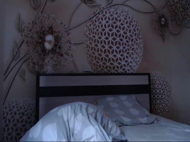 Live sex webcam photo for MeltingJulia #260054608