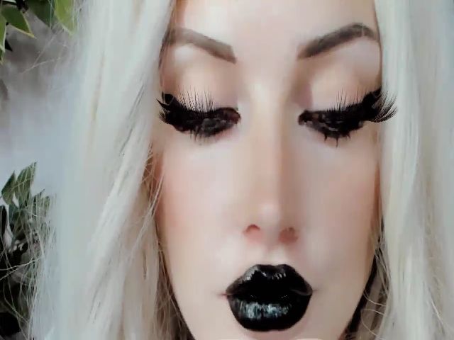 Live sex webcam photo for JuliaWilson #260811576