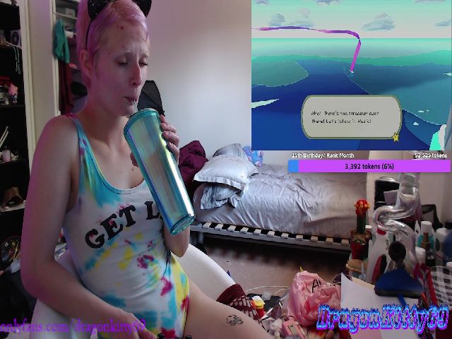 Live sex webcam photo for DragonKitty69 #252916589