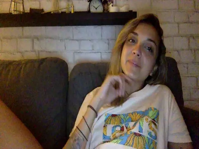 Live sex webcam photo for KennyLux #260347227