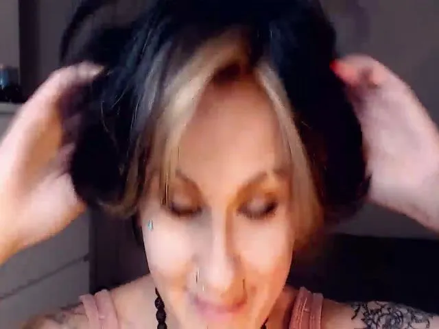 Live sex webcam photo for Hella_Hell #264270273