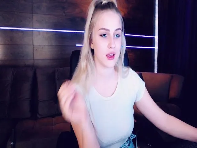 Live sex webcam photo for SantaGirll #253784016