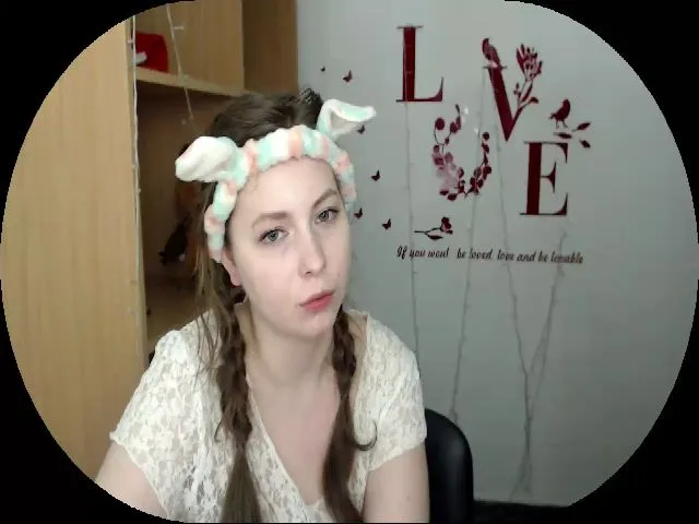Live sex webcam photo for MollyMey #253577621