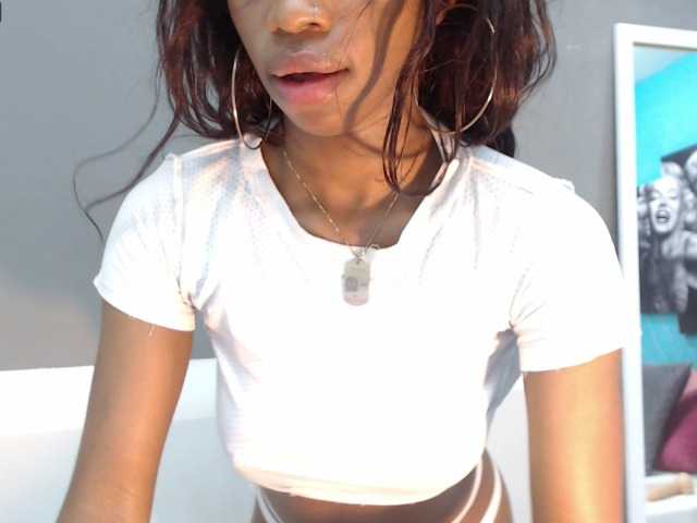 Live sex webcam photo for roxyjordan #241293616