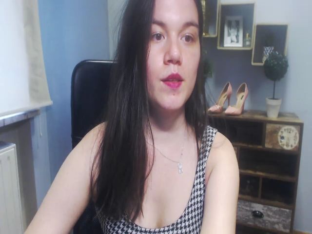 Live sex webcam photo for BeautyxOLIVIA #260739630