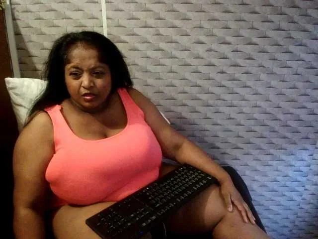 Live sex webcam photo for Indiantasha #287985979