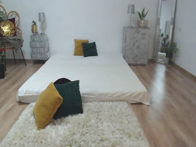 Live sex webcam photo for EvaBarby #252370316