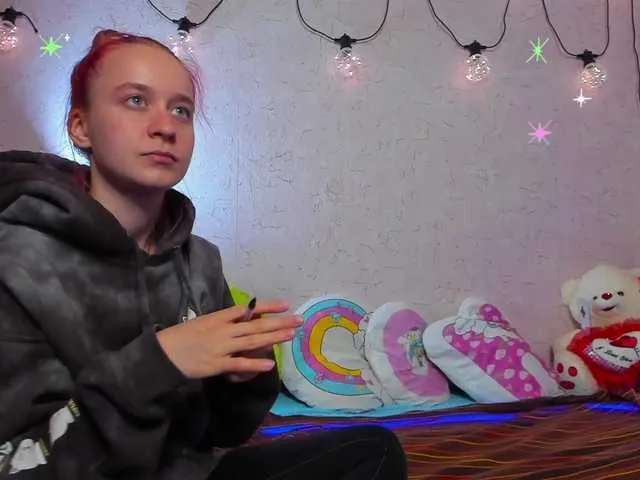 Live sex webcam photo for KiraLiLime #287989934