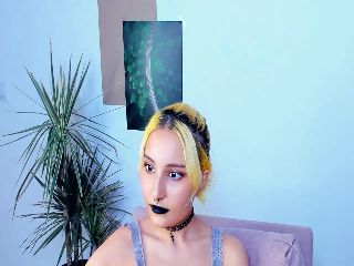 Live sex webcam photo for KarenIo #251664316