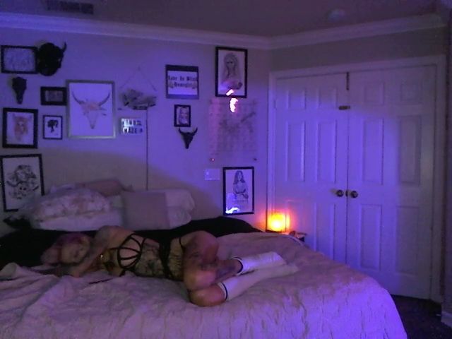 Live sex webcam photo for KendalHaze #261271714