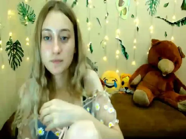 Live sex webcam photo for LinaRum__ #264839587