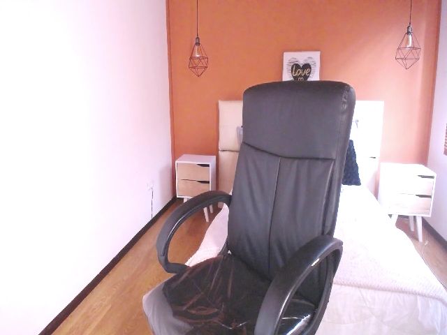 Live sex webcam photo for Kimjeniie #260959074