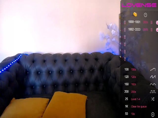 Live sex webcam photo for HarleyQuinnX_ #253376814