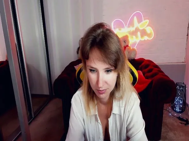 Live sex webcam photo for WhiteFoxi #261925045