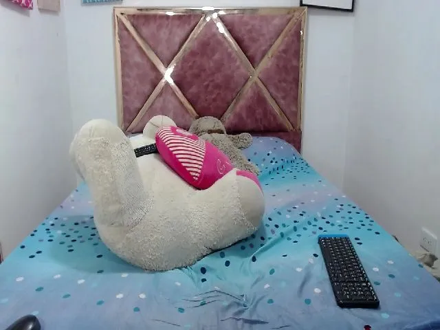 Live sex webcam photo for DianaRubi_ #252637608