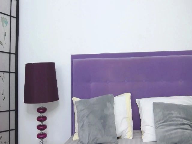 Live sex webcam photo for InnaHottyX #263579384